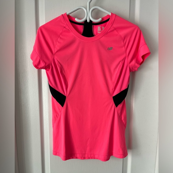 NEW BALANCE women’s short sleeve performance top – size Medium. - Picture 3 of 9